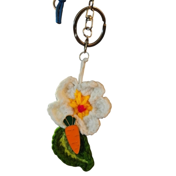 Handmade Keychain Crochet Flower Carrot  Enamel Pin White Zipper Pull Accessory - Picture 8 of 17